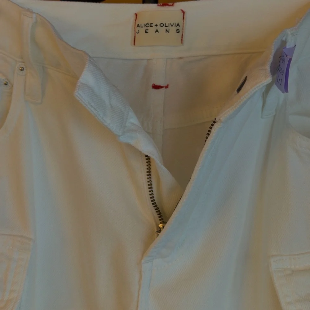 ALICE + OLIVIA Cay Cargo Jean - Picture 11 of 16